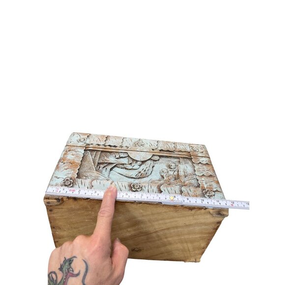 Vintage Hand Carved Wooden Storage Box Medieval Folk Art Design size 11.5"x7.5" - Picture 9 of 16